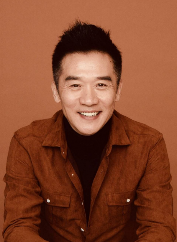 黃志忠：拋棄13年糟糠妻，愛上小3歲柯藍，52歲仍單身，他後悔嗎