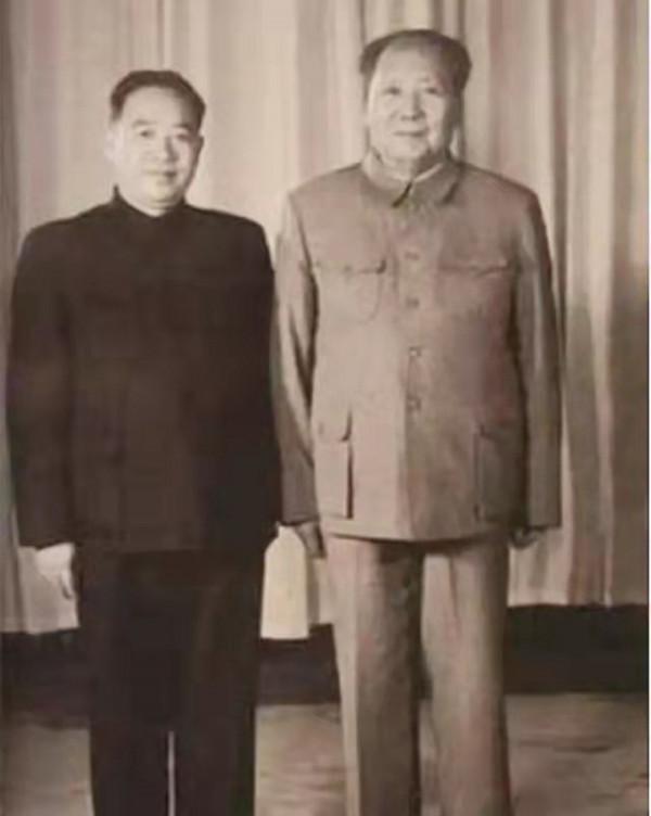 76年，毛主席逝世，汪東興看過悼詞後找到周啟才：有一條補充意見