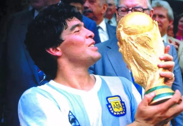 為什麼說馬拉多納才是唯一的球王?他與貝利究竟有何不同? 為什麼說馬拉多納才是唯一的球王?他與貝利究竟有何不同?