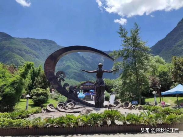 江西的這座山，與月亮有關，還帶著明月般朦朧的美