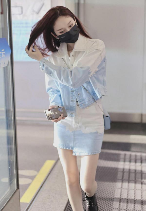 馬麗穿牛仔外套配破洞牛仔褲，盡顯隨性美，簡直就是時髦精本精了