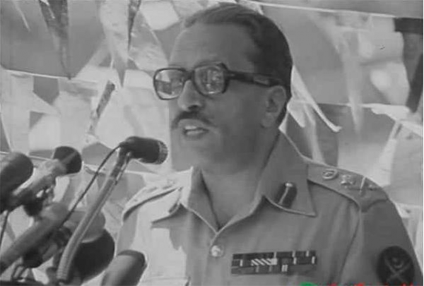 巴基斯坦總統哈克死於空難,調查發現:後備箱裡的那箱芒果很詭異 巴基斯坦總統哈克死於空難,調查發現:後備箱裡的那箱芒果很詭異