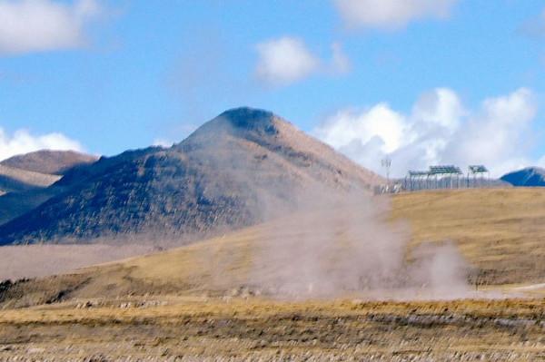 藏西秘境雪域之巔上的“魔眼”達格架間隙噴泉