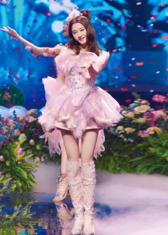 北京臺春晚：Angelababy主持被質疑不如幼兒園老師，馮鞏玩諧音梗