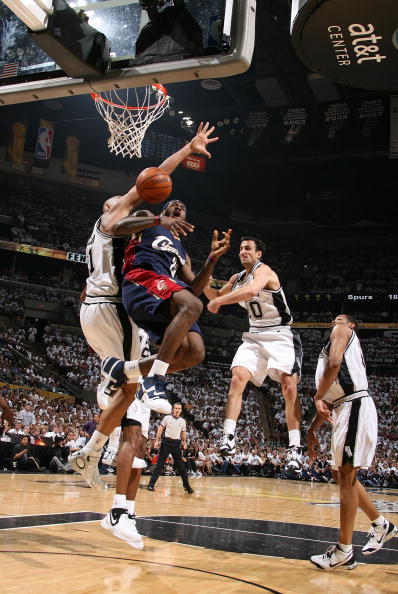 摧枯拉朽！盤點NBA一邊倒的十大總決賽：詹姆斯曾三度飲恨