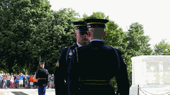 滿滿的儀式感，美國阿靈頓公墓驗槍換崗背後的故事