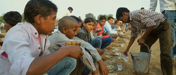 印度窮人的攀比風有多嚴重？貸款辦喪宴，為排面請3000陌生人吃飯