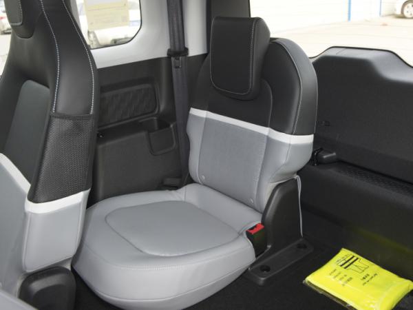 寶駿E300——顏值和配置雖有亮點，較高的定價卻難稱親民