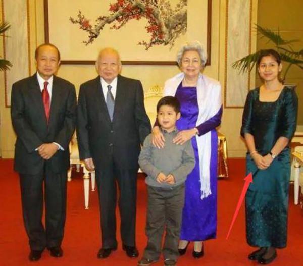 三分鐘瞭解拉那烈親王的家庭,兩任妻子美貌如花,兒子比明星都帥 三分鐘瞭解拉那烈親王的家庭,兩任妻子美貌如花,兒子比明星都帥