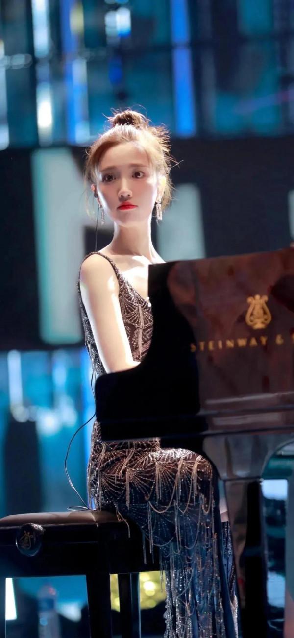 張純燁 全面屏 腿精桌布 張純燁 全面屏 腿精桌布