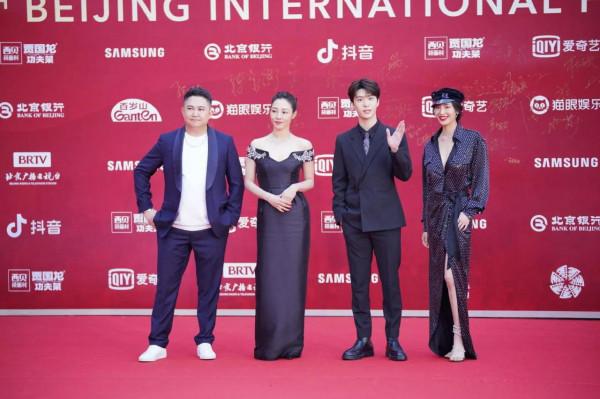 白百何今日亮相北京國際電影節開幕式紅毯 白百何今日亮相北京國際電影節開幕式紅毯