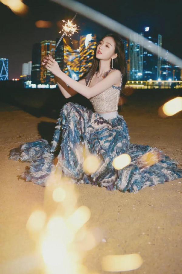 吳宣儀金雞獎贏麻了！仙女拿著仙女棒