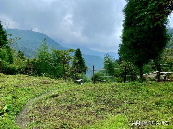 距成都80多公里的冷門徒步勝地，山中風景原始，古道滄桑古廟深藏