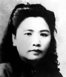 王曼霞是周總理親選臥底，嫁給蔣介石愛將，暴露後讓丈夫二選一