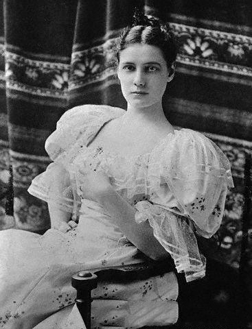 1887年，她裝成精神病患者，住進精神病院10天，揭露了醜陋的一面