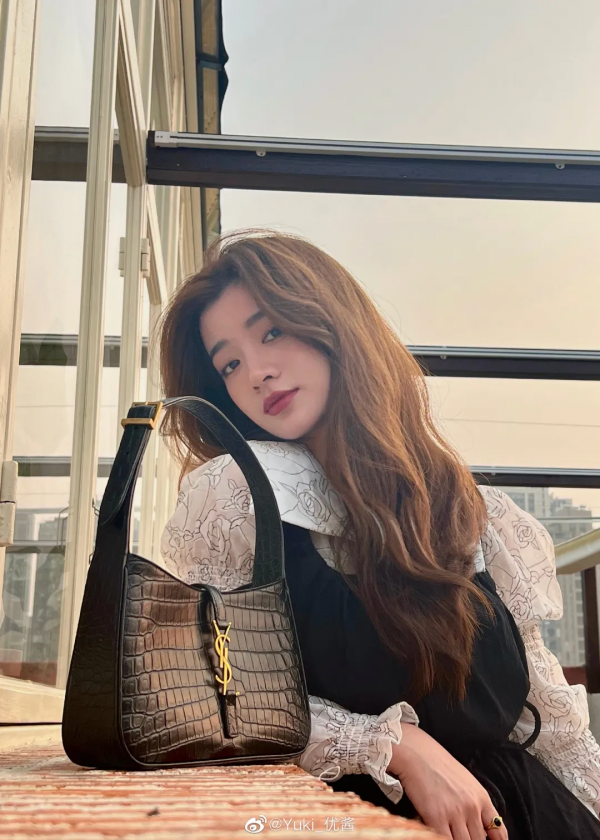 馬丁靴+連衣裙=秋冬王炸組合，顯高顯瘦，時髦慘了