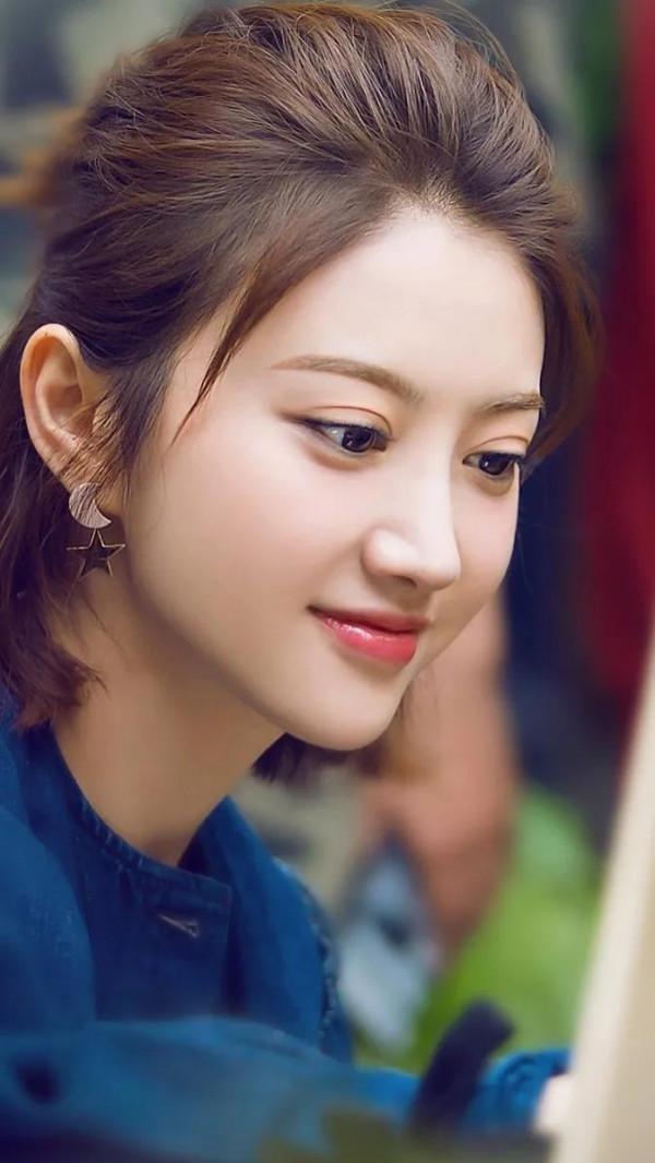 景甜美不美？如果和韓國女神樸敏英在一起你覺得誰漂亮？