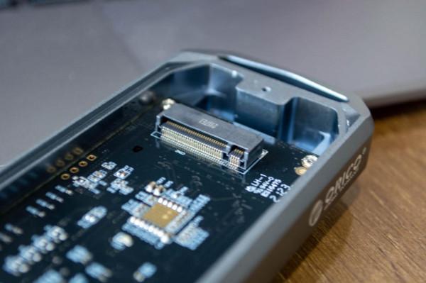 不買可惜了！這款USB4雷電3硬碟盒搭配M1的MacBook太香了