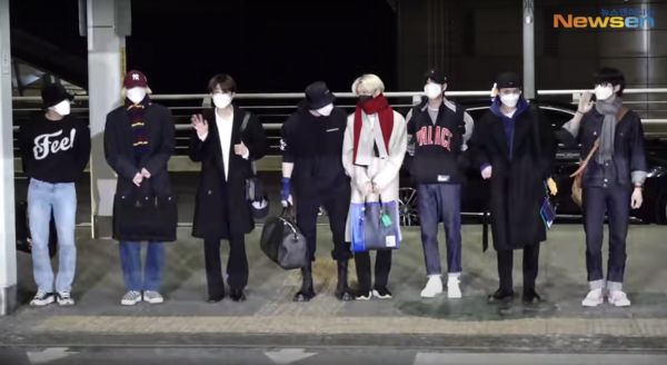 單日確診破4千！粉絲機場群聚 Stray Kids只能搭肩走&ctdot;震撼畫面曝