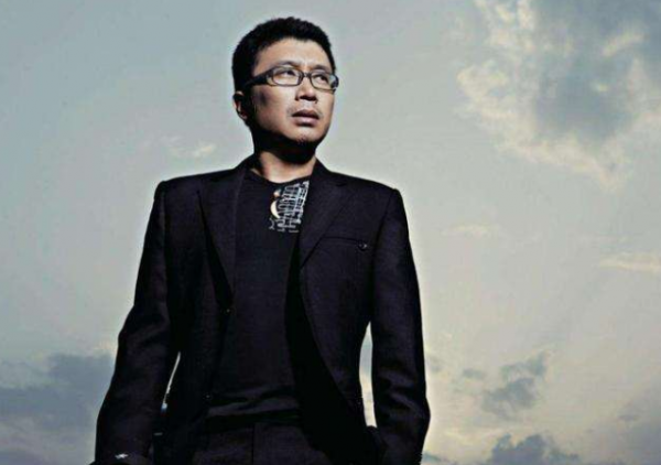 靠一首歌賺了2.4億，從爆火到無人問津，龐龍究竟哪一步走錯了？