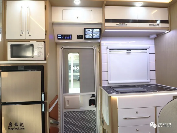 全新旅居車上市！愛旅途2022款大通V90C型房車，看點十足