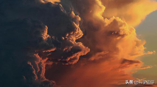 有些東西看似很輕實則很重,比如雲,重達500噸但就是掉不下來 有些東西看似很輕實則很重,比如雲,重達500噸但就是掉不下來