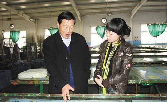 60歲大爺退休再創業，靠“老天爺”賞飯吃，一年狂賺20億