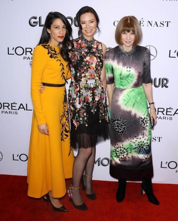 鄧文迪“女富豪”的身份藏不住了,穿鑲金的裙子也不庸俗,好厲害 鄧文迪“女富豪”的身份藏不住了,穿鑲金的裙子也不庸俗,好厲害