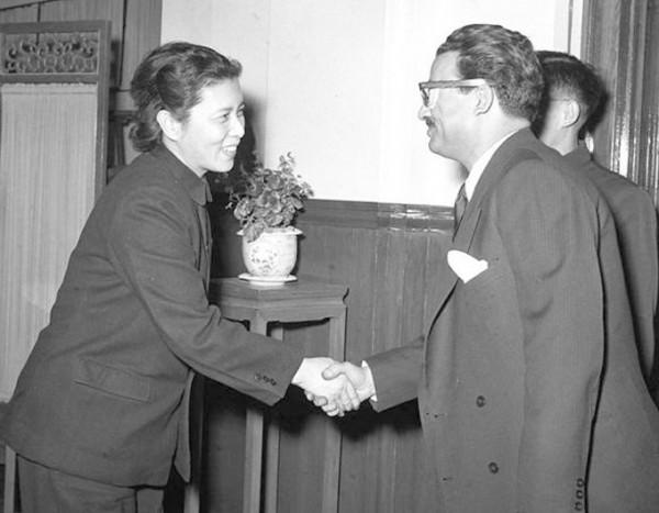 只知王毅、華春瑩？這位“燕大校花”才是中國外交部的頂級大咖