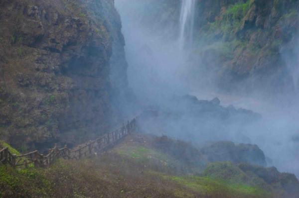 貴州不可多得的人間淨土,千泉歸壑,石奇瀑布更奇,遊客少消費低 貴州不可多得的人間淨土,千泉歸壑,石奇瀑布更奇,遊客少消費低