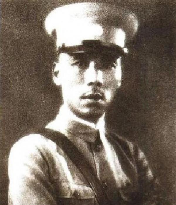 1937年，一農民來投靠新四軍，葉挺軍長為難道：你的歷史地位太高