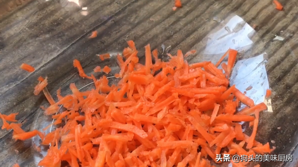 菜包子這樣做太香了,不發麵不擀麵,營養低脂,比肉吃還香 菜包子這樣做太香了,不發麵不擀麵,營養低脂,比肉吃還香