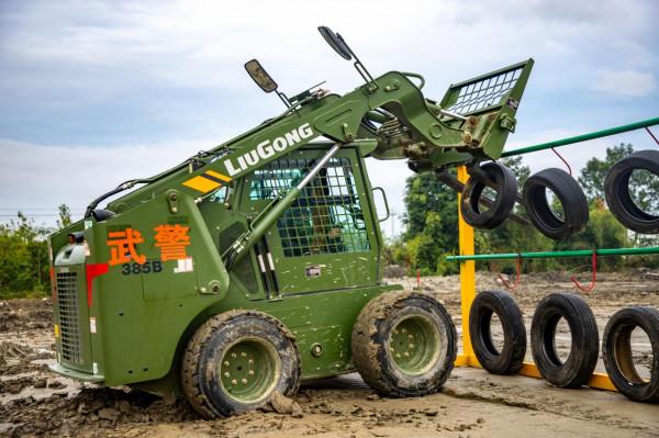 武警新型搶險救援裝備首次集中亮相 武警新型搶險救援裝備首次集中亮相