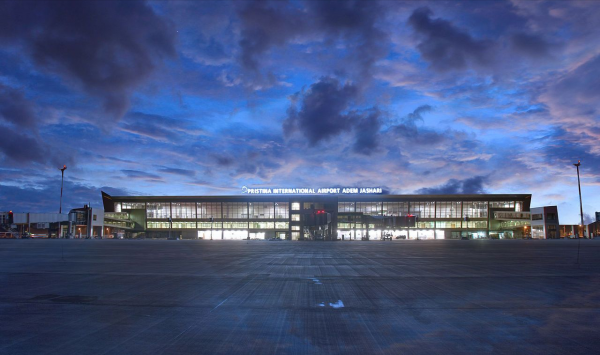 1999年俄軍搶佔科索沃機場，北約美國指揮官下令：立即向俄軍開火