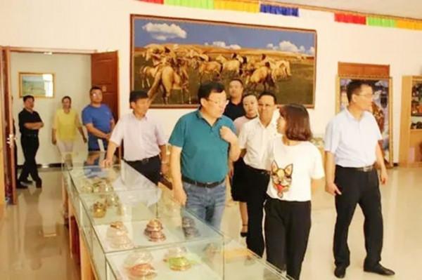 2003年，內蒙古發現巨大紅棺，紅棺內躺有一具女屍