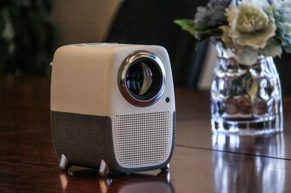 HOMAX享受家庭巨幕電影：泰捷WEBOX T1s智慧投影