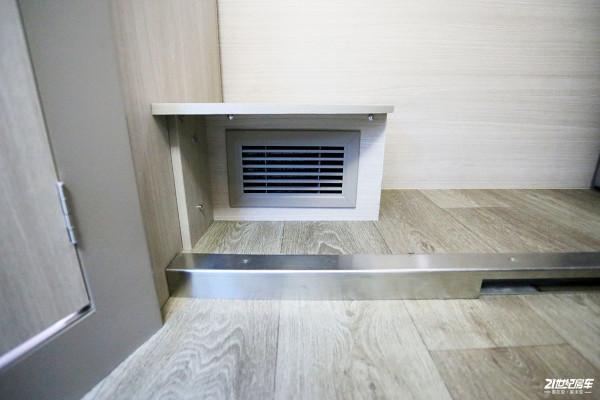 國產6.5T依維柯歐勝底盤加持,穩!實拍2022款中意極致雙拓展房車 國產6.5T依維柯歐勝底盤加持,穩!實拍2022款中意極致雙拓展房車