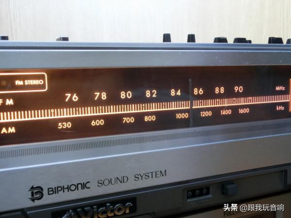 這是一款70年代日本勝利Victor公司推出的全波段收錄機 RC-828