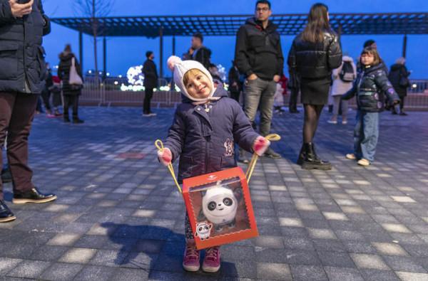 一大波金色冰墩墩來襲！網友：慕了慕了