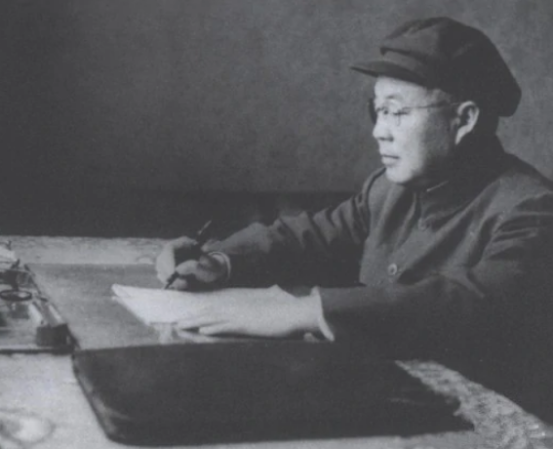 57年郭天民觀看演習，見士兵捱餓，對團長說：讓你兒子一天不吃飯