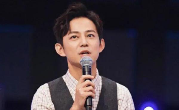 綜藝整治何炅崩潰大哭，央視主持撒貝南康輝受牽連，鏡頭全被剪