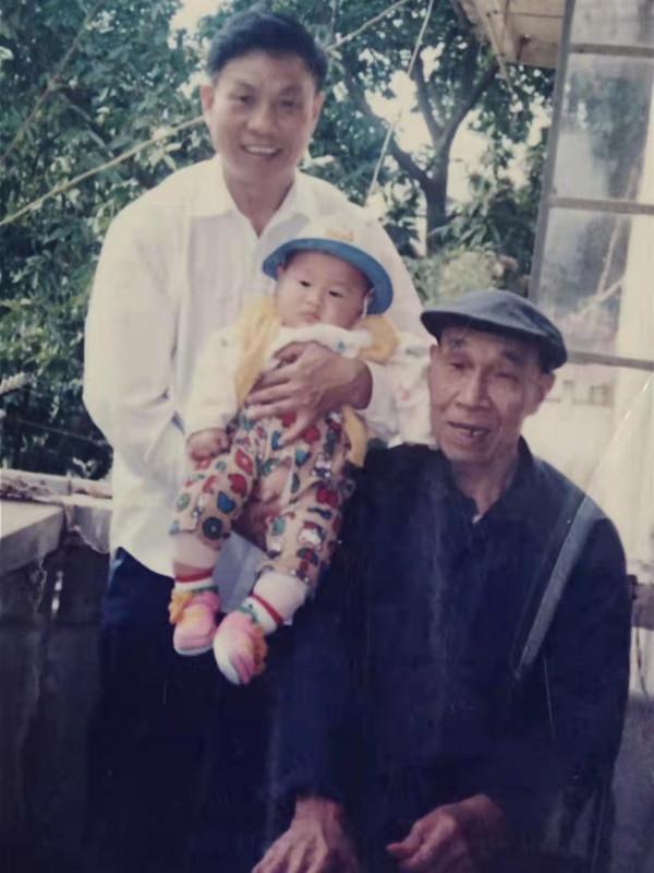 我中小學的校友,從社會底層脫穎而出,成為醫文兼蓄的時代精英 我中小學的校友,從社會底層脫穎而出,成為醫文兼蓄的時代精英