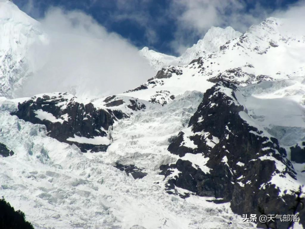 “奔騰的雪”——啥是雪崩? “奔騰的雪”——啥是雪崩?