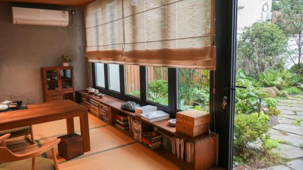 住在上海鬧市400平的房子裡，花開不敗，開窗見池塘，太羨慕了