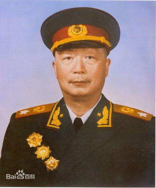 1982年，鄧小平擔任軍委主席，另外四個副主席，他們分別都是誰？