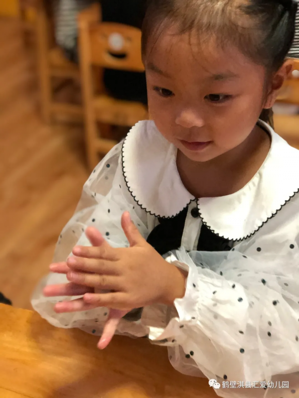 鶴壁淇縣匯愛幼稚園丨情滿中秋,濃情相伴 鶴壁淇縣匯愛幼稚園丨情滿中秋,濃情相伴