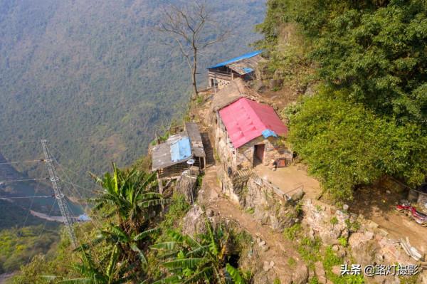 貴州80後小夥獨居懸崖13年，住石頭房靠放羊為生，卻年入十幾萬