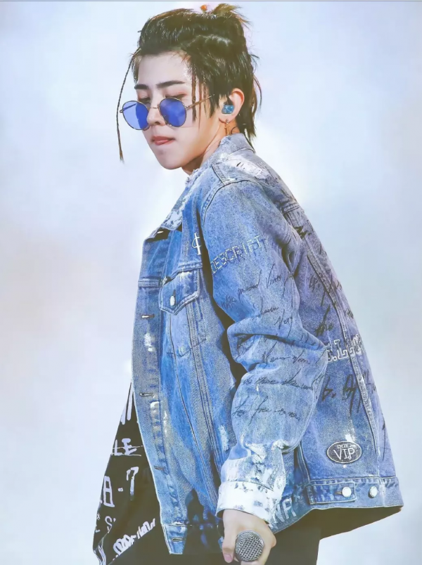 時尚就是不穿秋褲?王一博何洛洛搖了搖頭 時尚就是不穿秋褲?王一博何洛洛搖了搖頭