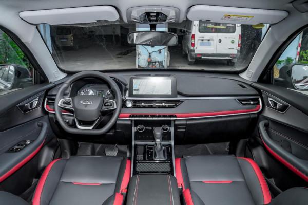 瑞虎5x，小型SUV，搭載1&period;5T&plus;CVT，車子容易上手，售價10&period;09萬