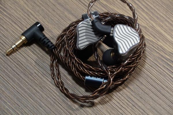 低價圈鐵耳機新里程碑：飛傲JH3，壓倒性的透明度和柔和感